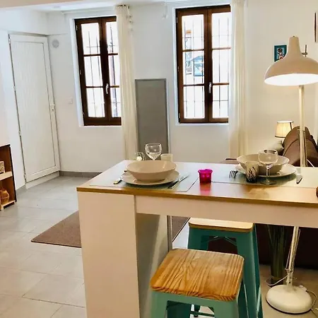 Serenite-la Roquette-rue Tres Calme Apartment *